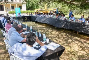 El ministro de Desarrollo Agrario Javier Rodríguez encabezó la firma de convenios