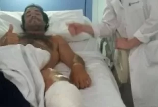 Gustavo Bassi tras la operación. Foto Arrecifes Noticias